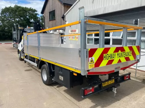 7.2/7.5T Dropside with Crane