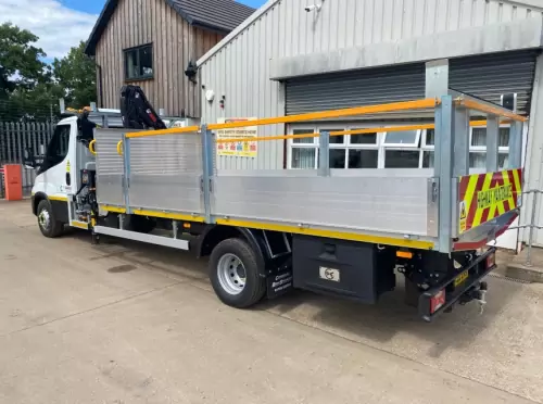 7.2/7.5T Dropside with Crane