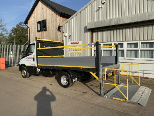 3.5T Dropside with or without tail lift