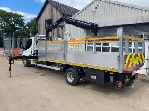 7.2/7.5T Dropside with  Crane