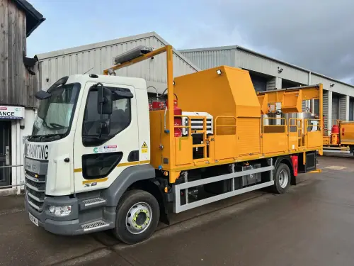 14T White Lining Vehicle
