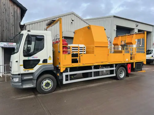 14T White Lining Vehicle